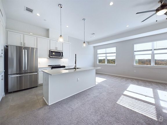 2nd image of 12001 Vista Parke Dr #904