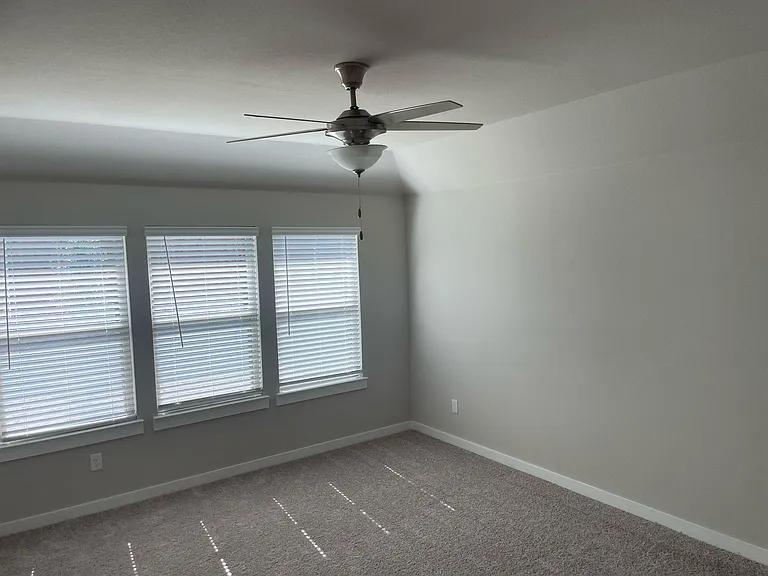 1404 Mahogany Dr — Photo 27
