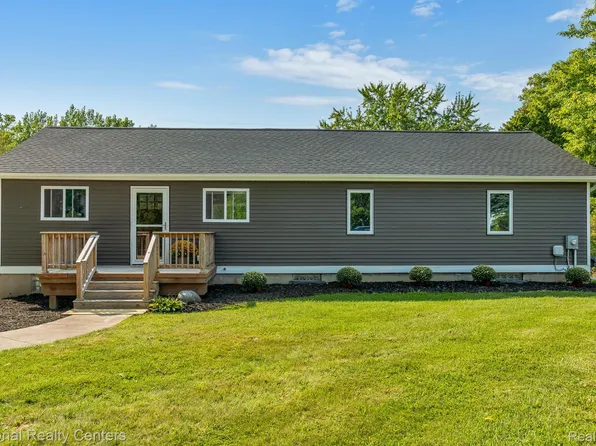 2807 Marietta Ave, Waterford, MI 48329