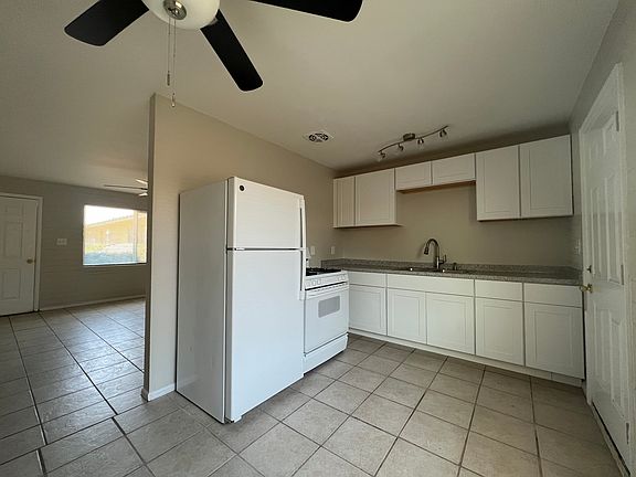 2nd image of 1924 E Oak St APT 6