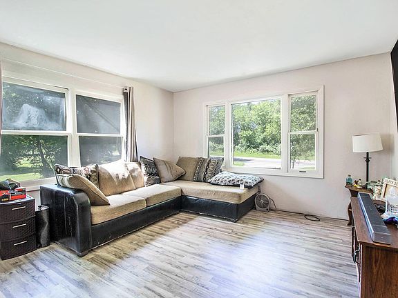4th image of 2118 Ramona Ave