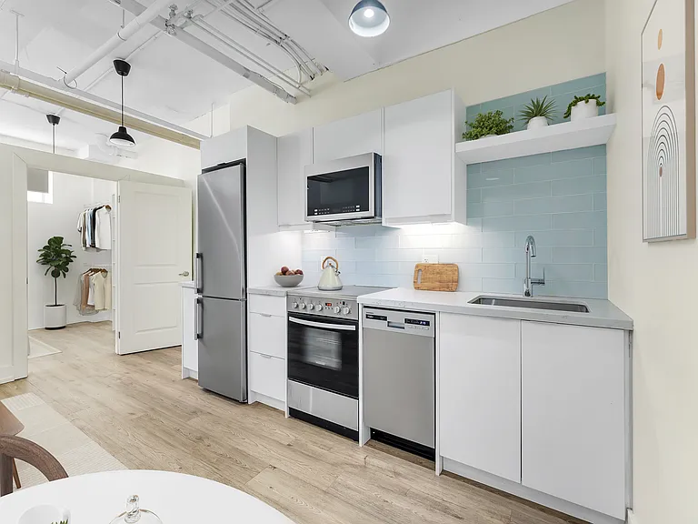 245 Logan Ave — Photo 8