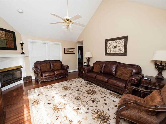 3rd image of 348 Baywood Dr