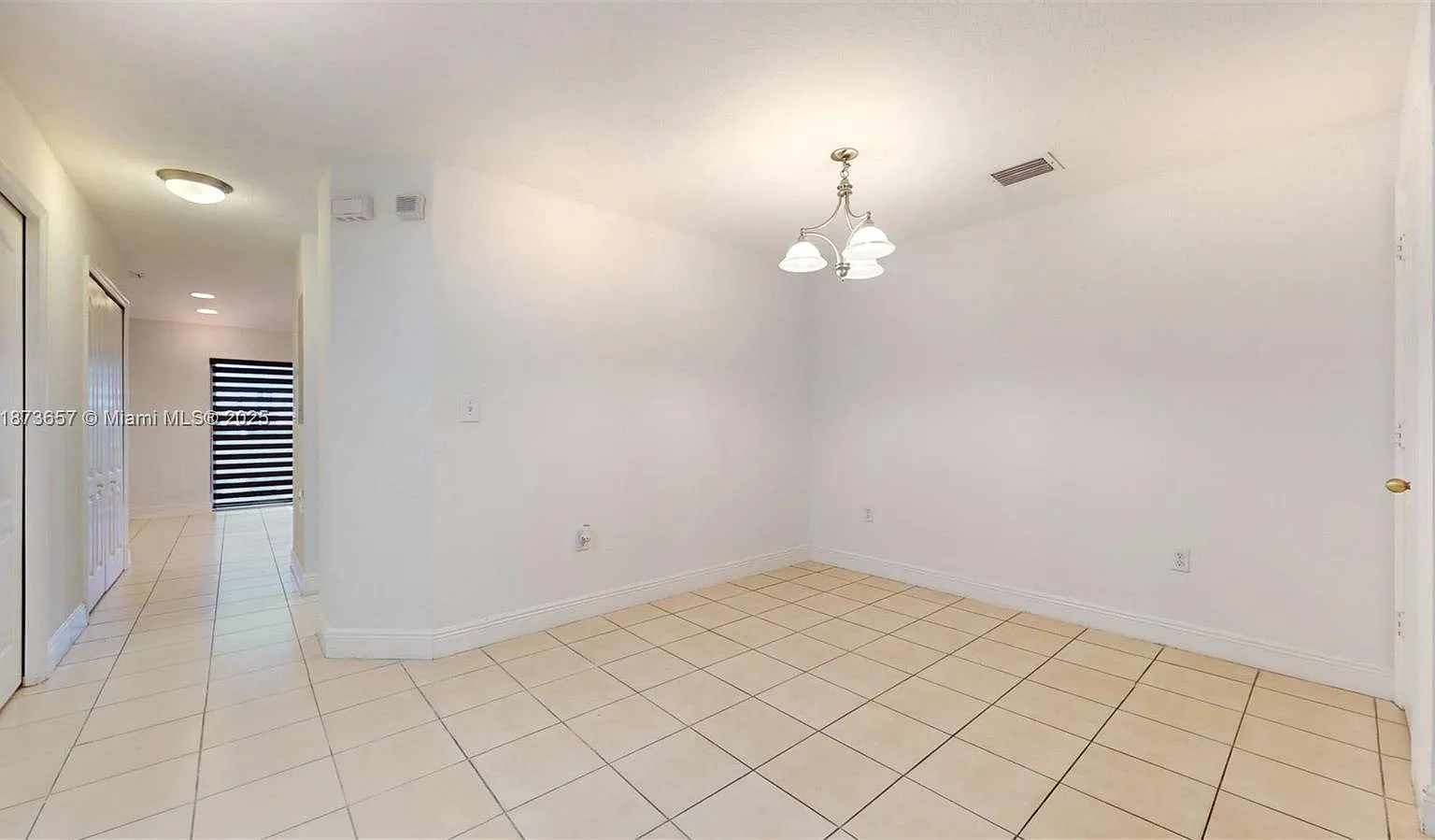 3 bed, 1235 sqft, $3,000 — Photo 2