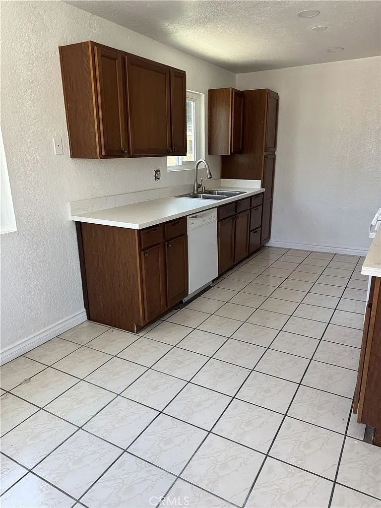 3 bed, 1248 sqft, $3,500 — Photo 3