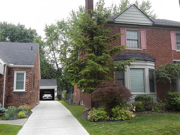 3rd image of 1866 Kenmore Dr