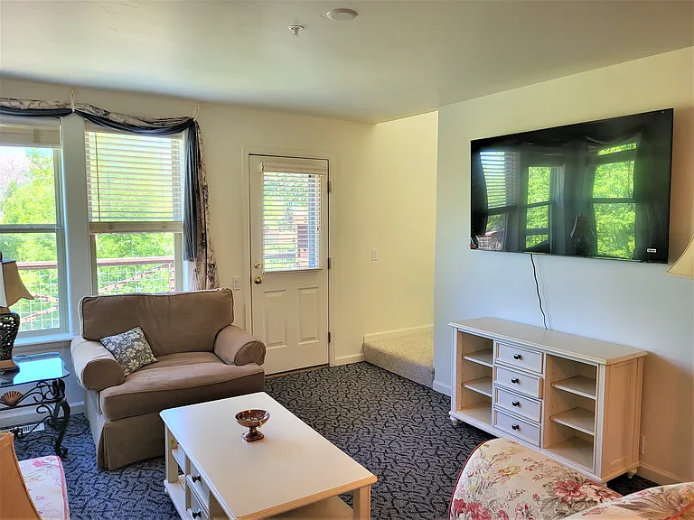 202 Lakeside Ct #202 — Photo 3