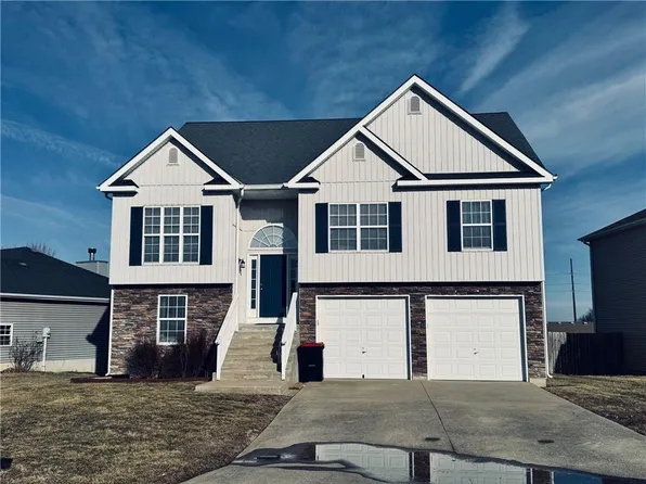 1219 Wildflower Rd, Warrensburg, MO 64093