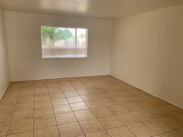 10219 N 12th Ave — Photo 3
