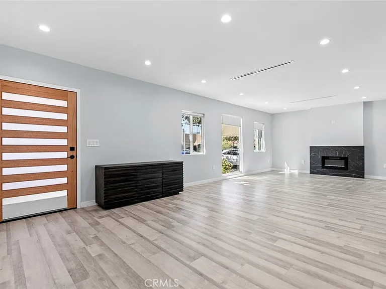 545 Ivy — Photo 4
