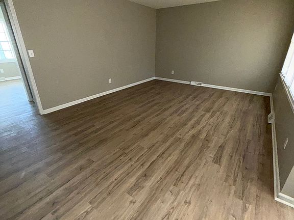 4th image of 101 Meadow Ln