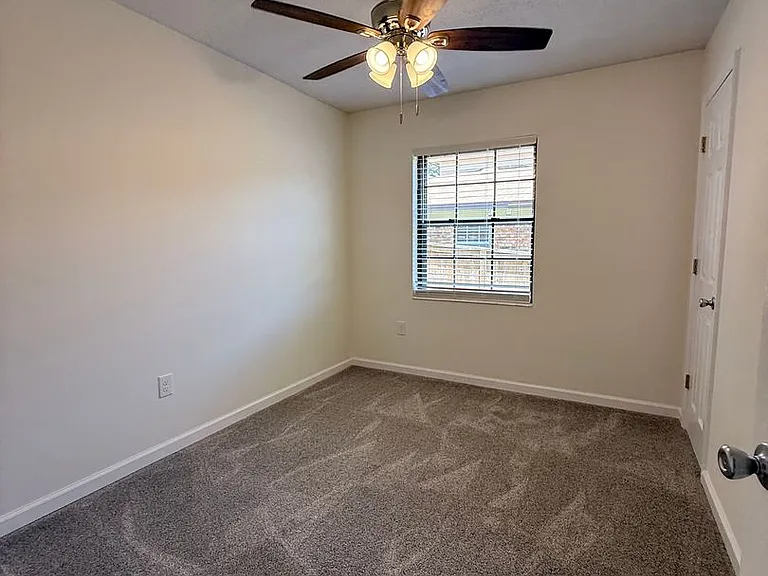 503 Virginia St — Photo 11