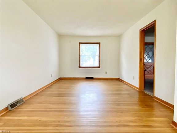 4th image of 19 Bonneville Dr
