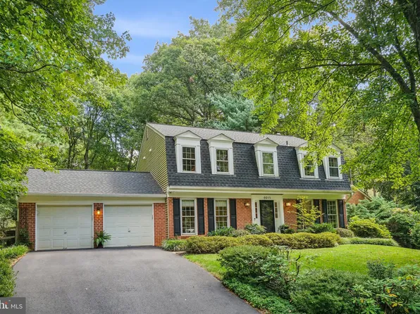 6915 Brimstone Ln, Fairfax Station, VA 22039