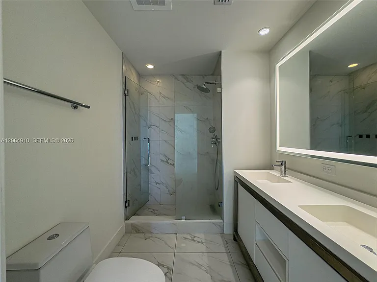 2000 Metropica Way #2009 — Photo 35