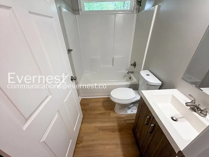 15815 Meridian Ave — Photo 7