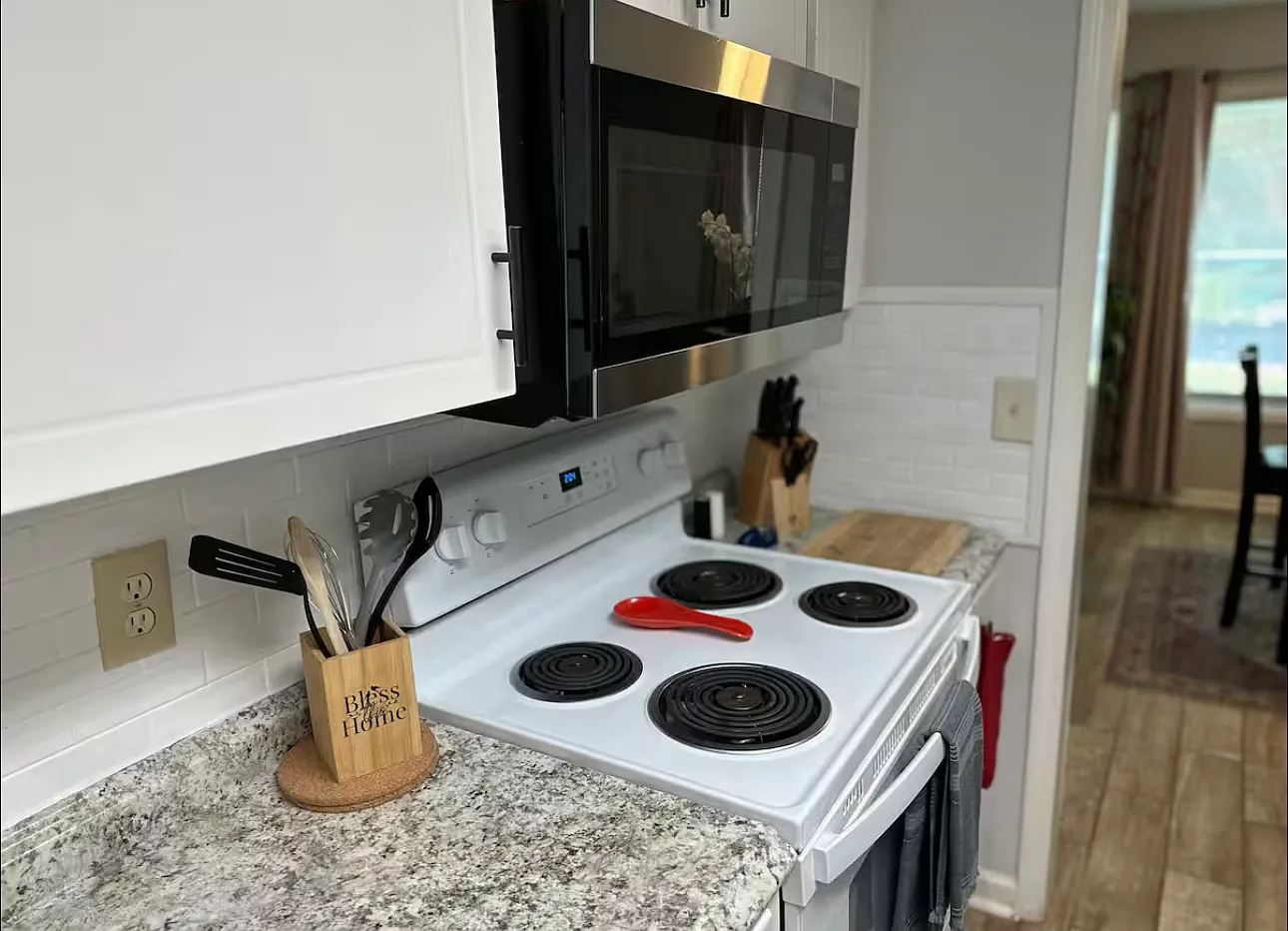 3 bed, $3,000 — Photo 4