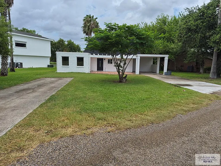 457 Champions Dr — Photo 1