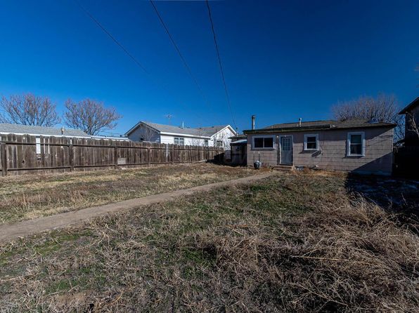 210 S Mackenzie Ave, Stinnett, TX 79083