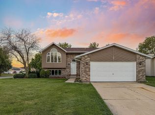1401 W 97th Pl, Crown Point, IN 46307