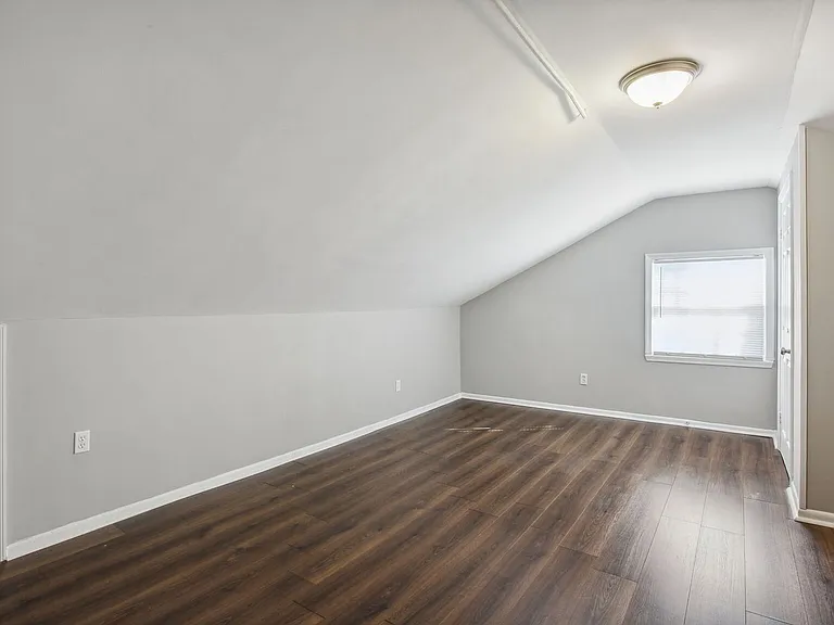 1932 Beech Street — Photo 22