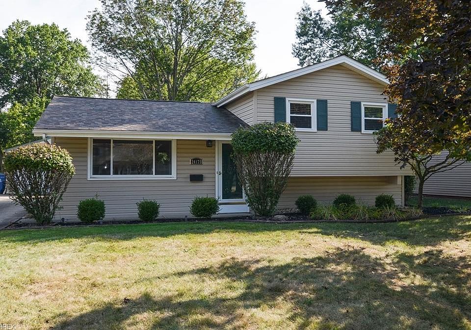 1st image of 24175 Woodmere Dr