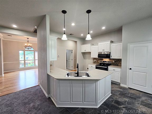 2nd image of 5108 E Hickory Meadow Dr
