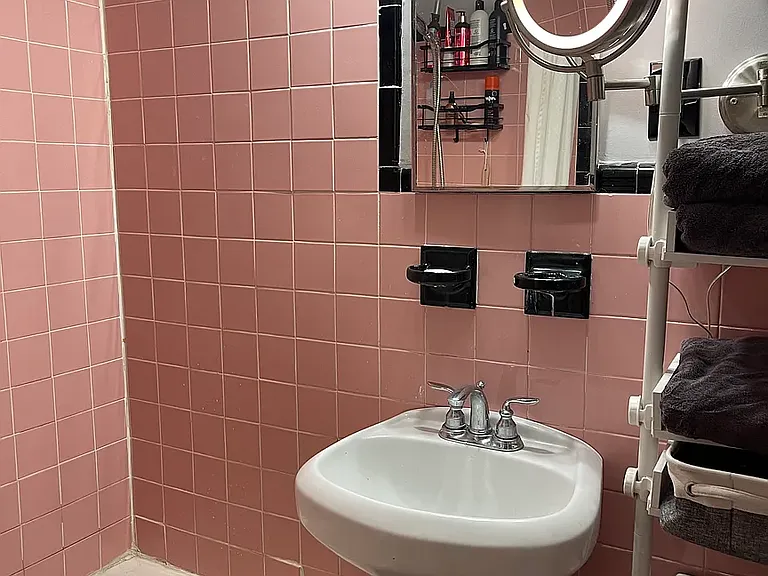 131 E 15th St #1B — Photo 7