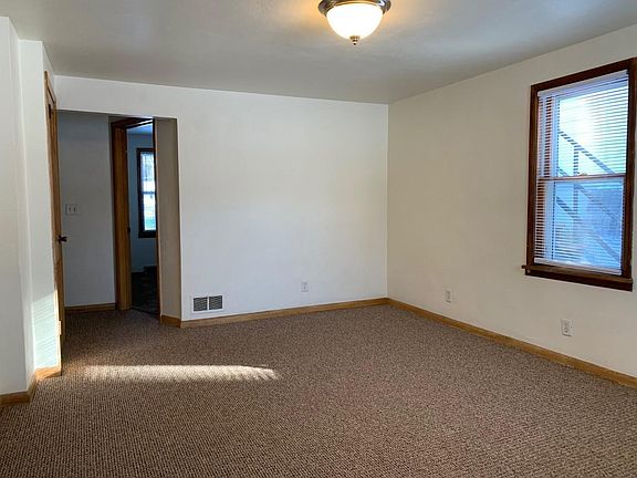 4th image of 243 Linden Ave