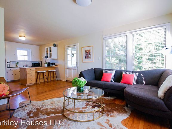 3rd image of 3117 Guadalupe St #B