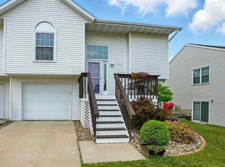 970 Dry Run Creek Ct, Hiawatha, IA 52233