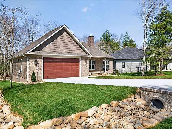 3rd image of 16 Ridgeland Ter