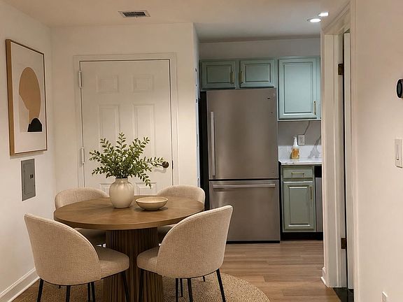 3rd image of 413-415 9th St APT 404