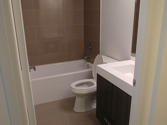 5th image of 251 Jarvis St #1806