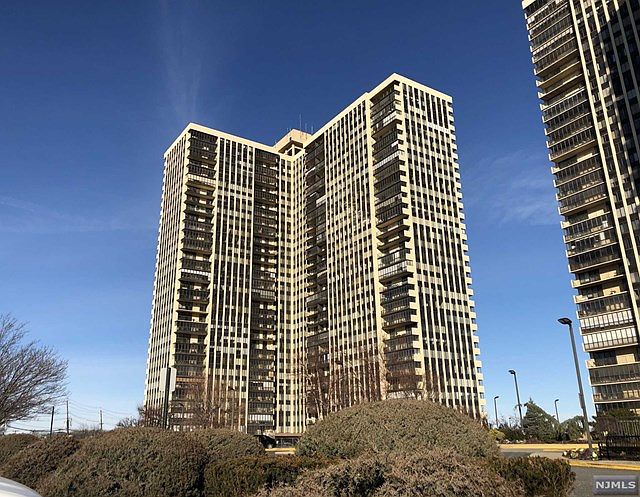1st image of 300 Winston Dr APT 417