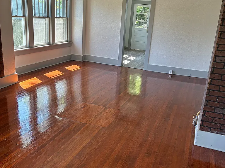 1021 Main St — Photo 2