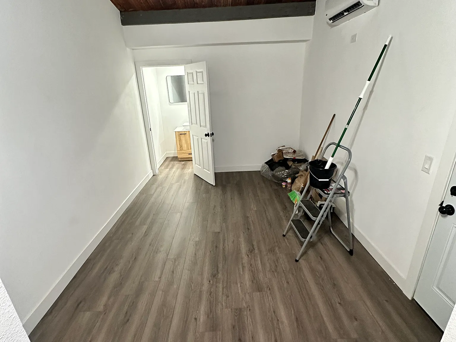 420 E Repplier Rd — Photo 2