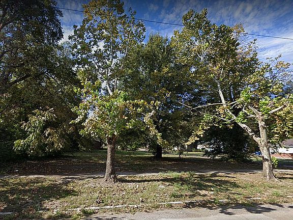 4th image of 405 S Broadway St