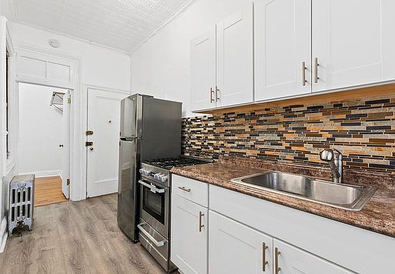 2nd image of 446 W 49th St APT 2D