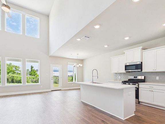 2nd image of 213 Bellewood Dr