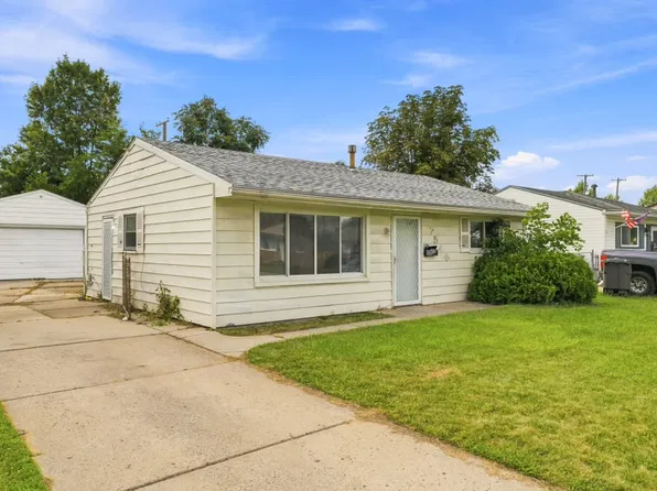 7546 Pine St, Taylor, MI 48180