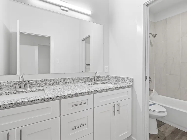 223 W Walker St — Photo 12