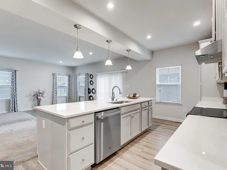 112 Sherman Way — Photo 15