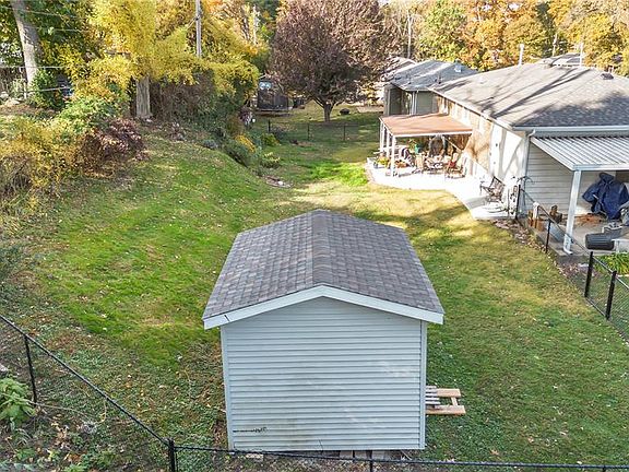 3rd image of 6106 Warren Dr