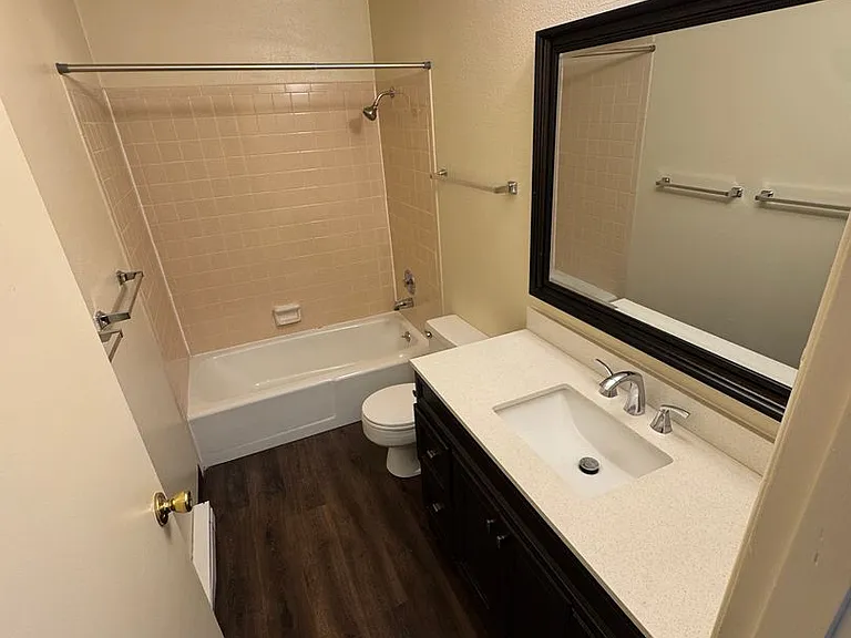Michelbook Apartments — Photo 39