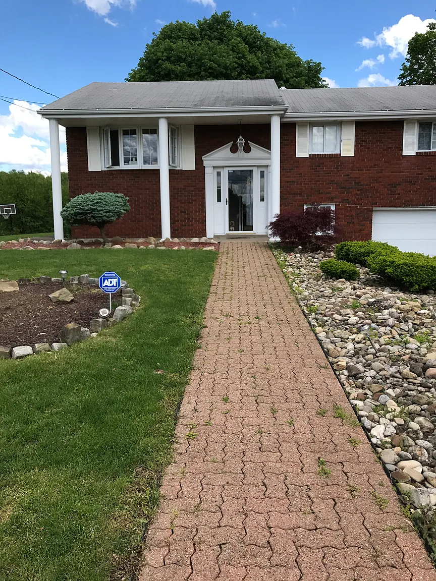 207 Meadow Dr photo 1
