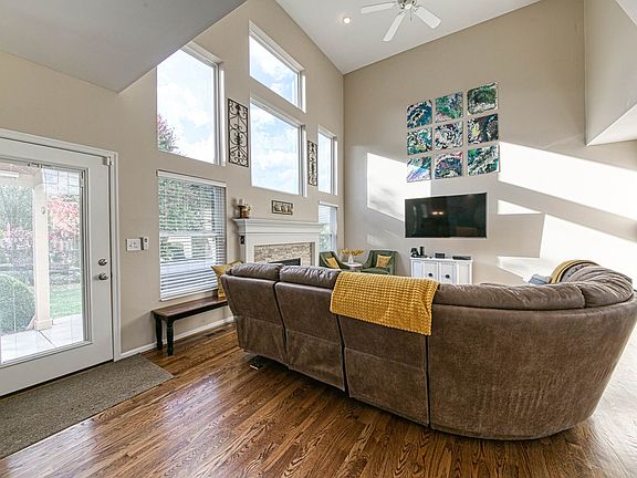 5th image of 10219 Creekstone Ct