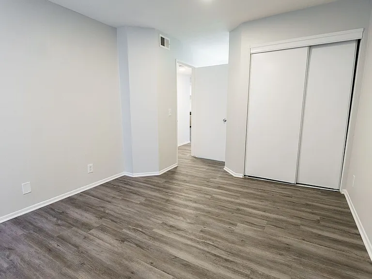 6310 Sylmar Ave — Photo 28