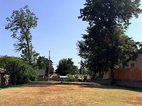 3rd image of 1005 W London St Lot 3-4