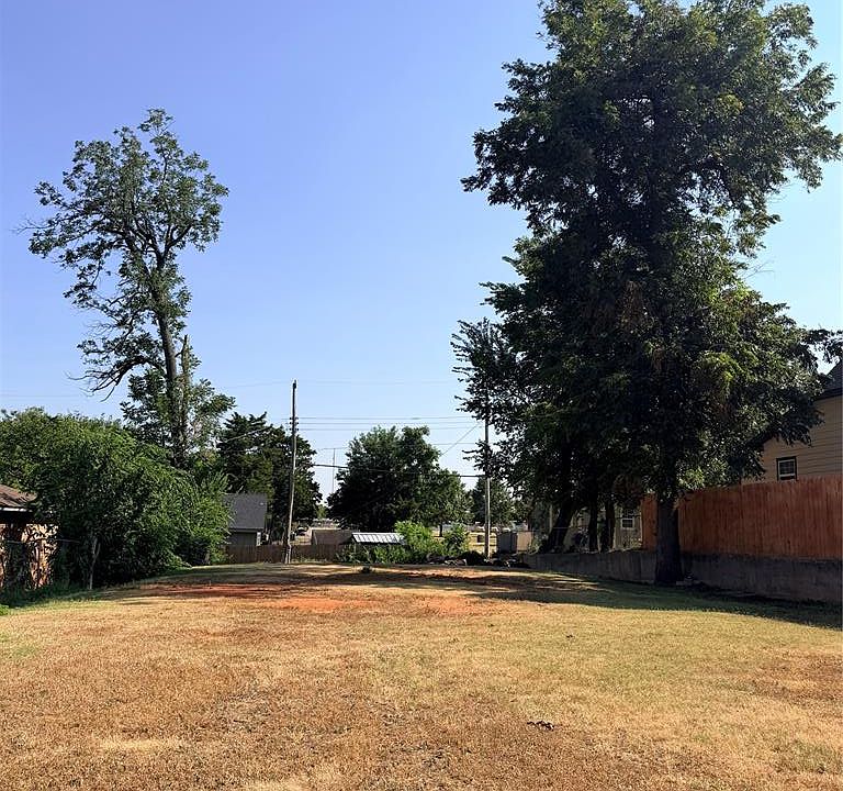 2nd image of 1005 W London Avenue